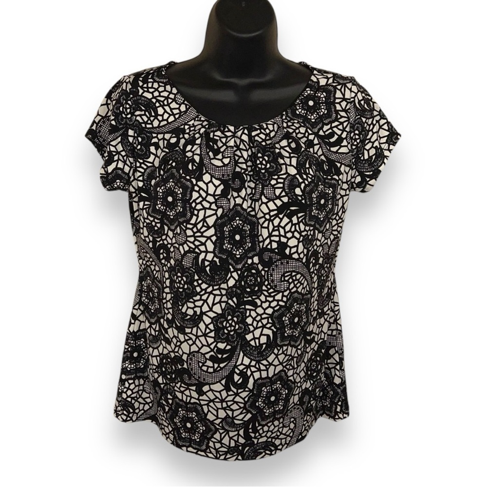 PETITE SMALL WORTHINGTON BLACK WHITE SHORT SLEEVE TOP FLORAL LACE LOOK STRETCH